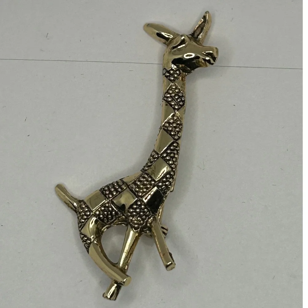 Vtg Giraffe Gold Tone Brooch Textured Metal Safari Pin Animal Whimsical Novelty‎